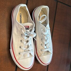 Converse low Chuck Taylor. White. Size US 3. Gently used.